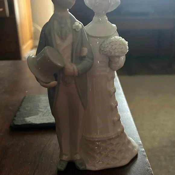 Lladro Wedding Couple Figurine in Gray and White